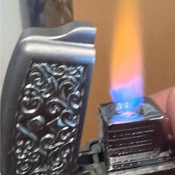 Refillable Lighters (4) - Picture 5 of 5